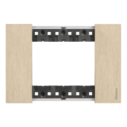 Cover plate Living Now...